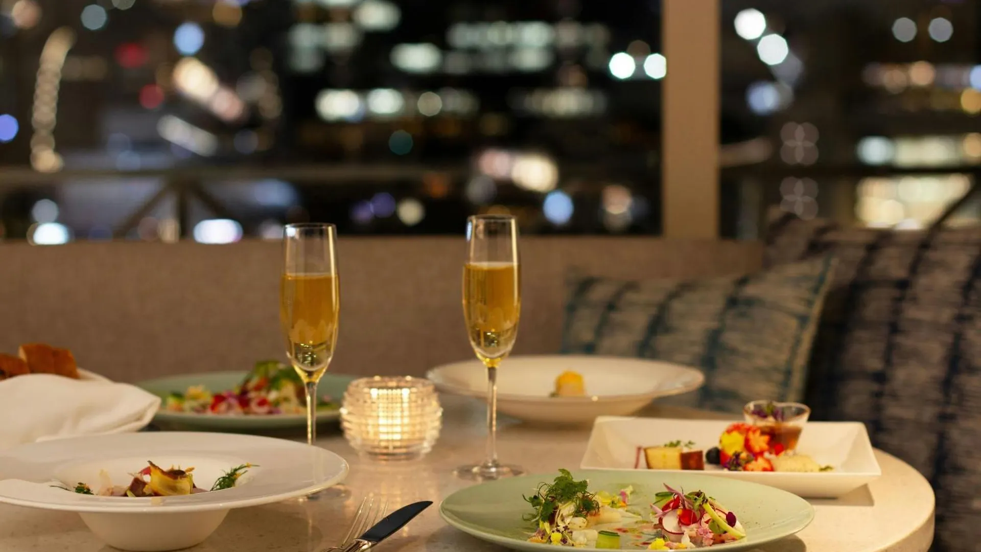 The Westin Osaka Hotel 5*,  Japão